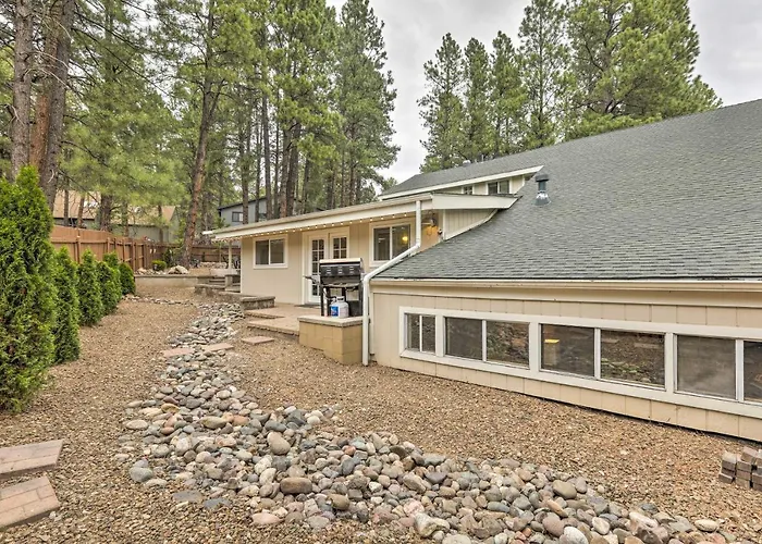 Expansive Family Retreat W/ Media Room! Casa vacanze