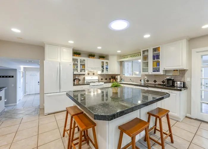 Expansive Family Retreat W/ Media Room! Casa vacanze