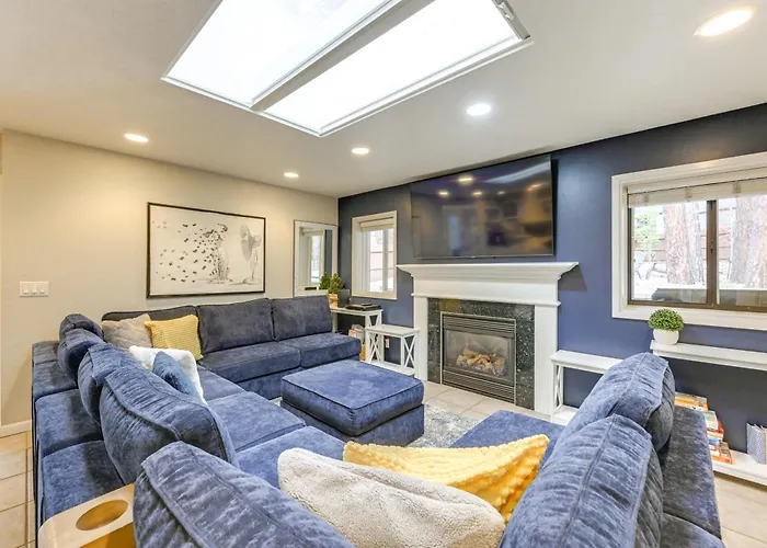 Expansive Family Retreat W/ Media Room! Casa vacanze