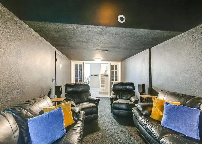 Expansive Family Retreat W/ Media Room! * Flagstaff