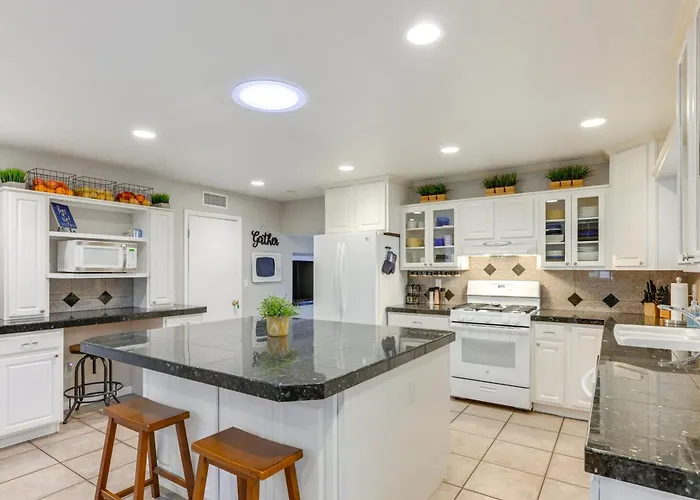 Expansive Family Retreat W/ Media Room!