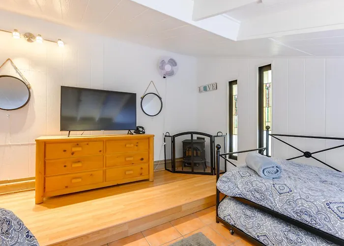 Expansive Family Retreat W/ Media Room! Casa vacanze *