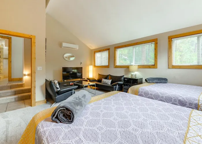 Expansive Family Retreat W/ Media Room! Casa vacanze