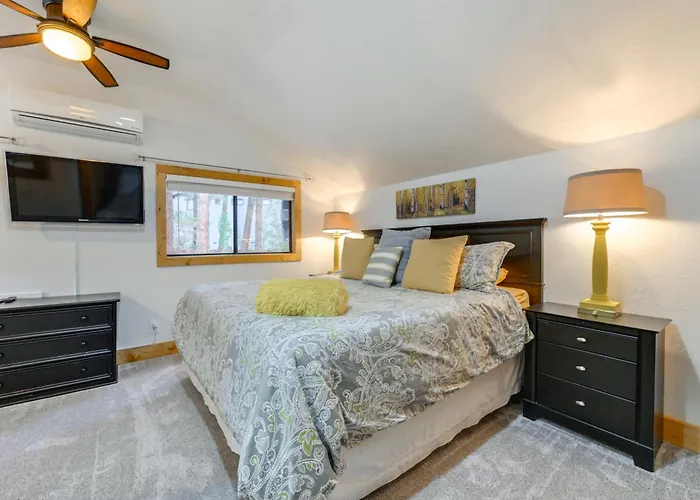 Expansive Family Retreat W/ Media Room! *