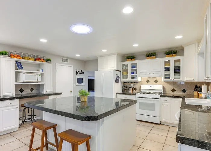 Expansive Family Retreat W/ Media Room! Holiday home Flagstaff